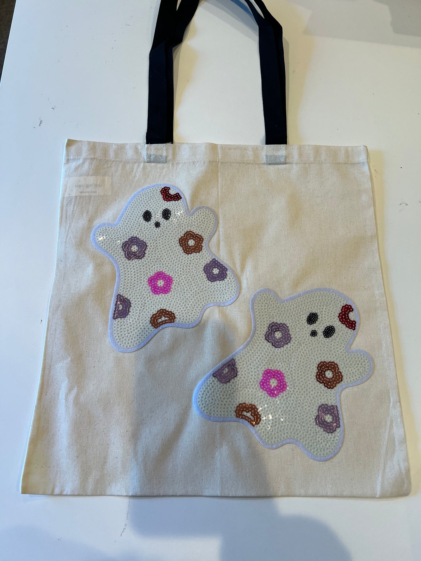 Tote flower ghost